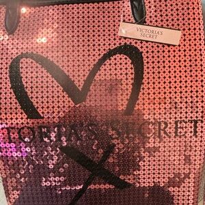 bag embroidered with sequins, new with tags, the back is made of black fabric